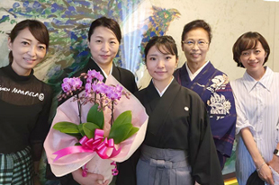 「未来へつなぐ女性たち！」（湊川神社）